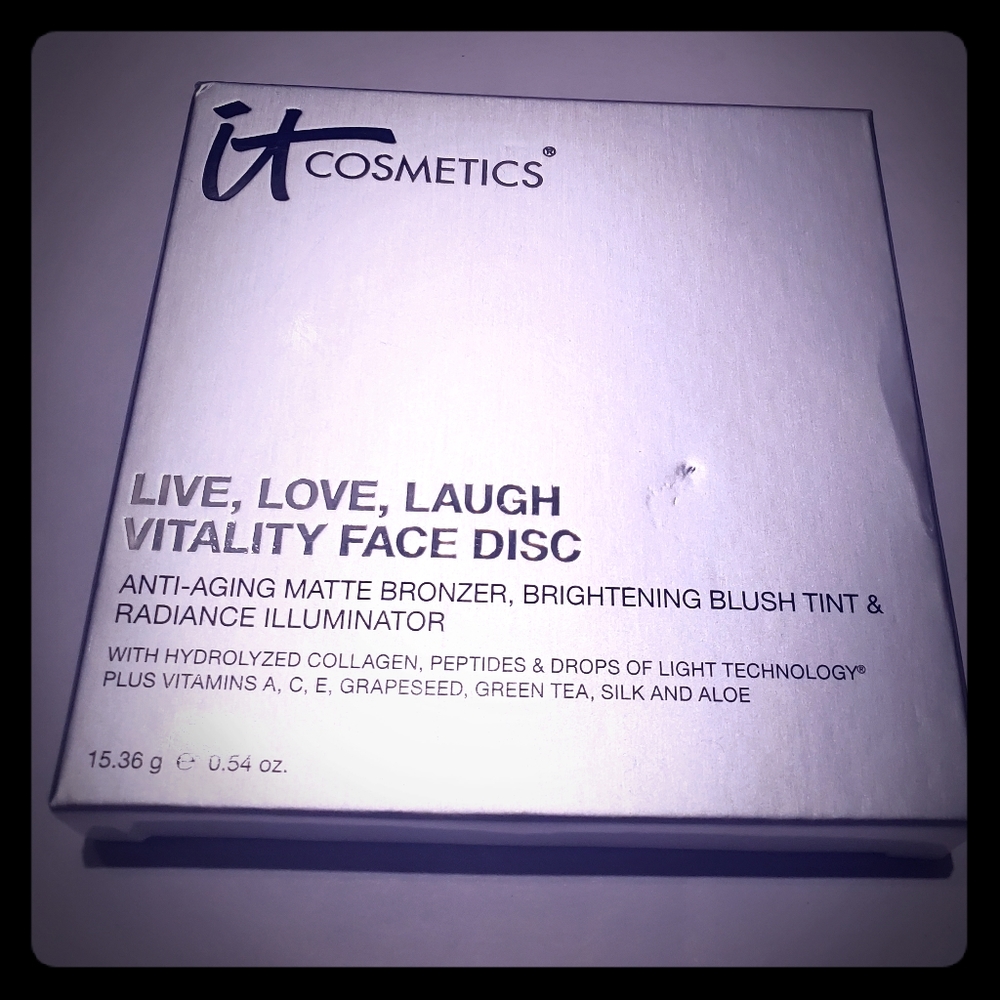 it COSMETICS LIVE, LOVE, LAUGH VITALITY FACE DISC